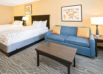 La Quinta Inn & Suites by Wyndham Logan hotel thumbnail 4