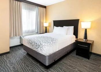 La Quinta Inn & Suites by Wyndham Logan hotel thumbnail 5