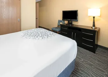 La Quinta Inn & Suites by Wyndham Logan hotel thumbnail 6