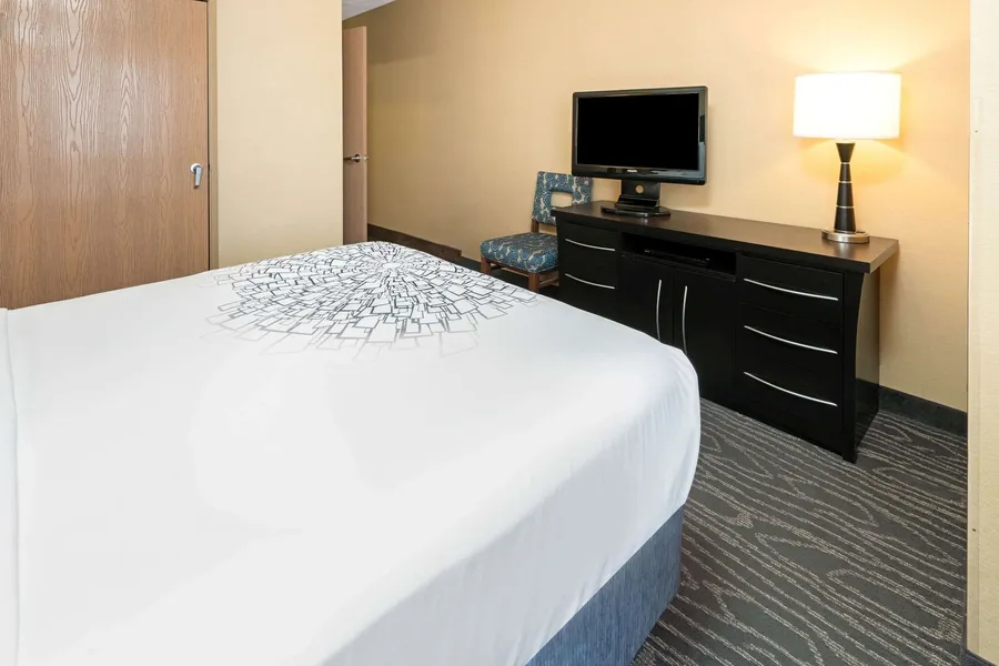 La Quinta Inn & Suites by Wyndham Logan hotel detail image 6