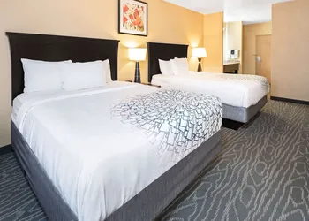 La Quinta Inn & Suites by Wyndham Logan hotel thumbnail 8