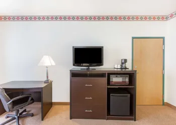 Ramada by Wyndham Williams/Grand Canyon Area hotel thumbnail 8