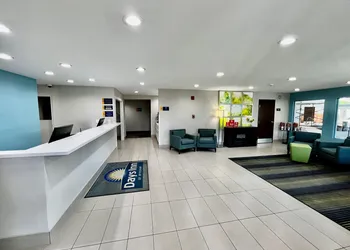 Days Inn by Wyndham Williams hotel thumbnail 2