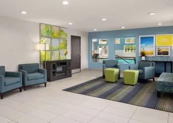 Days Inn by Wyndham Williams hotel thumbnail 5