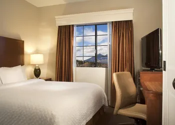 Embassy Suites by Hilton Flagstaff hotel thumbnail 4