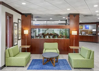 Comfort Inn Paramus - Hackensack hotel thumbnail 2