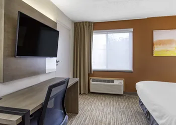 Comfort Inn Paramus - Hackensack hotel thumbnail 8