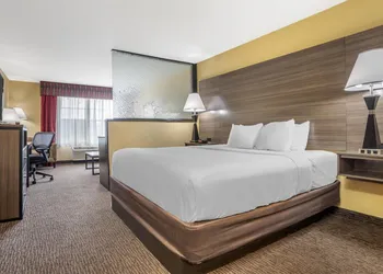 Best Western Plus Bessemer Hotel & Suites hotel thumbnail 8