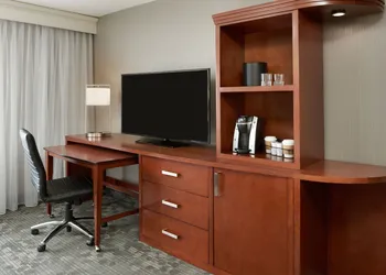 Courtyard by Marriott Downtown Ottawa hotel thumbnail 8