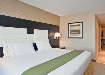 Holiday Inn Express & Suites Ottawa West - Nepean by IHG hotel thumbnail 6