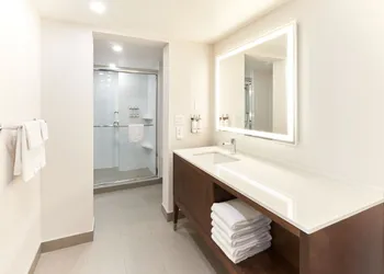 Holiday Inn Hotel & Suites Ottawa Kanata by IHG hotel thumbnail 6