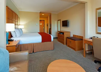 Holiday Inn Express & Suites Santa Clara-Silicon Valley by IHG hotel thumbnail 4