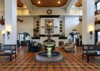 Oxford Suites Pismo Beach hotel thumbnail 2