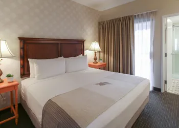 Oxford Suites Pismo Beach hotel thumbnail 4