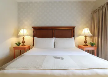 Oxford Suites Pismo Beach hotel thumbnail 5
