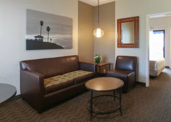 Oxford Suites Pismo Beach hotel thumbnail 6