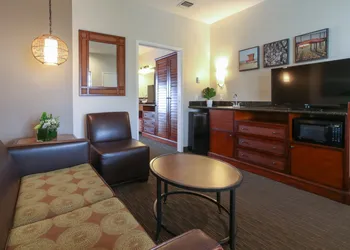 Oxford Suites Pismo Beach hotel thumbnail 7
