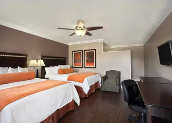 Quality Inn & Suites Santa Maria hotel thumbnail 6