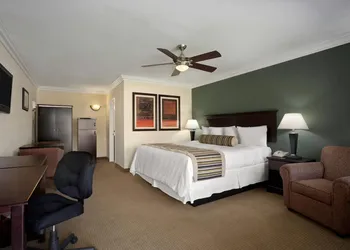 Quality Inn & Suites Santa Maria hotel thumbnail 4