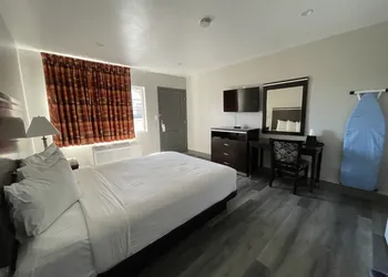 University Inn hotel thumbnail 3