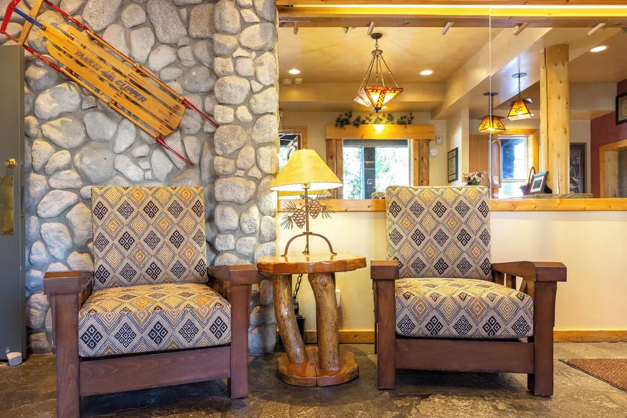 Red Wolf Lodge at Olympic Valley hotel detail image 2