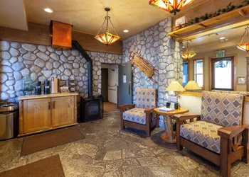 Red Wolf Lodge at Olympic Valley hotel thumbnail 4