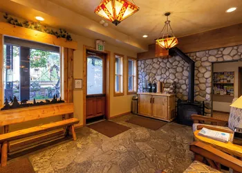 Red Wolf Lodge at Olympic Valley hotel thumbnail 7