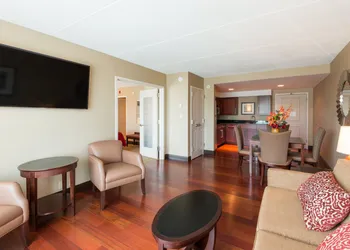 Crowne Plaza Boston - Woburn by IHG hotel thumbnail 4