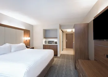 Holiday Inn Express Boston - Waltham by IHG hotel thumbnail 3
