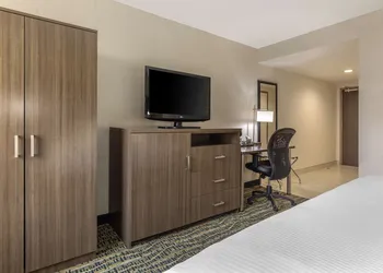 Best Western Plus New Englander hotel thumbnail 7