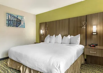 Best Western Plus New Englander hotel thumbnail 8