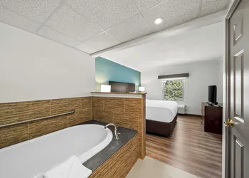 Comfort Inn Foxboro – Mansfield hotel thumbnail 4