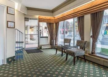 Econo Lodge Downtown Ottawa hotel thumbnail 2
