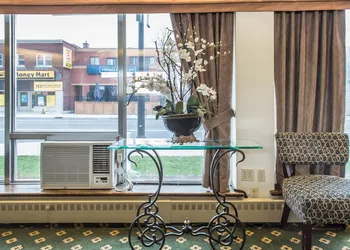 Econo Lodge Downtown Ottawa hotel thumbnail 5