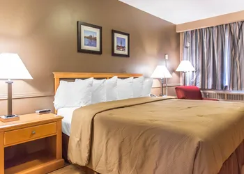 Econo Lodge Downtown Ottawa hotel thumbnail 6
