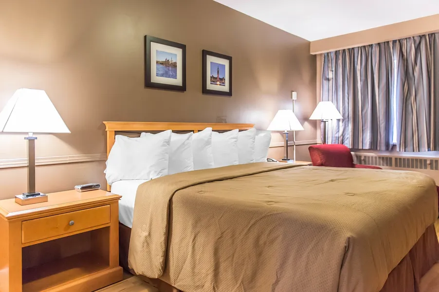 Econo Lodge Downtown Ottawa hotel detail image 6