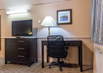 Econo Lodge Downtown Ottawa hotel thumbnail 8
