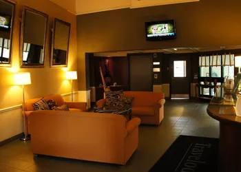 Travelodge by Wyndham Ottawa East hotel thumbnail 2