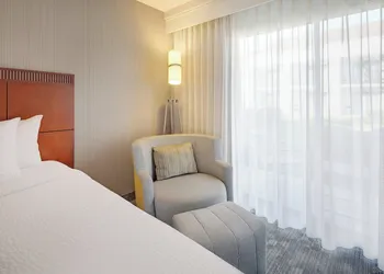 Courtyard by Marriott Southfield hotel thumbnail 6
