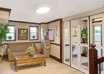 Days Inn by Wyndham Ridgefield NJ hotel thumbnail 2
