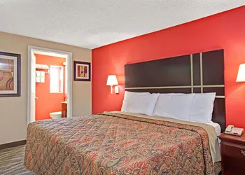 Days Inn by Wyndham Ridgefield NJ hotel thumbnail 4