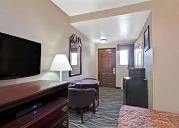 Days Inn by Wyndham Ridgefield NJ hotel thumbnail 5
