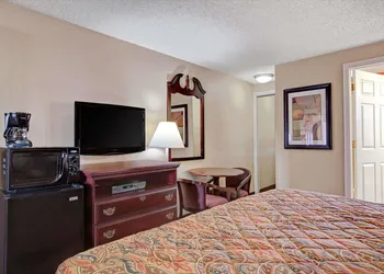 Days Inn by Wyndham Ridgefield NJ hotel thumbnail 7