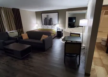 Super 8 by Wyndham Sterling Heights/Detroit Area hotel thumbnail 4