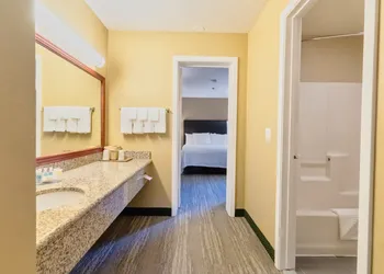 The Oakhurst Inn at Yosemite hotel thumbnail 7