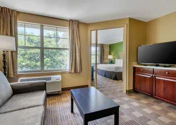 Studio 6 Suites Jacksonville Deerwood Park FL hotel thumbnail 7
