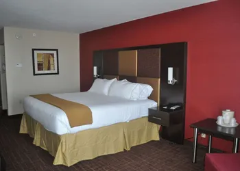 Holiday Inn Express & Suites Greensburg by IHG hotel thumbnail 3