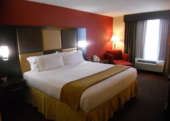 Holiday Inn Express & Suites Greensburg by IHG hotel thumbnail 8