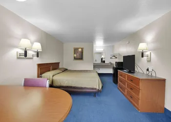 Knights Inn Jacksonville at Dix Ellis Trail hotel thumbnail 5