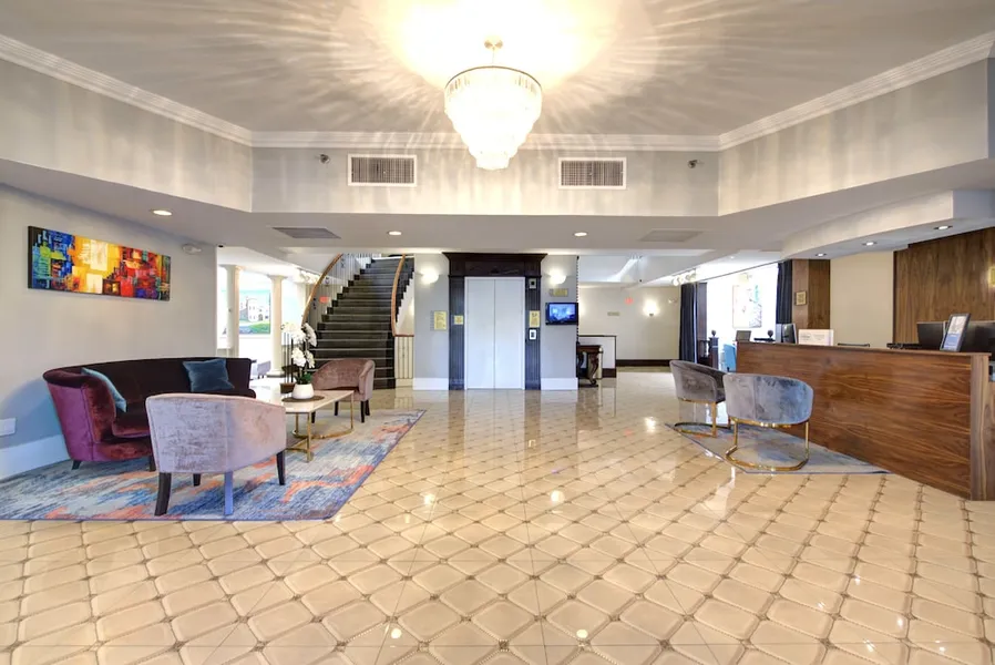 The Roslyn, Tapestry Collection by Hilton hotel detail image 2
